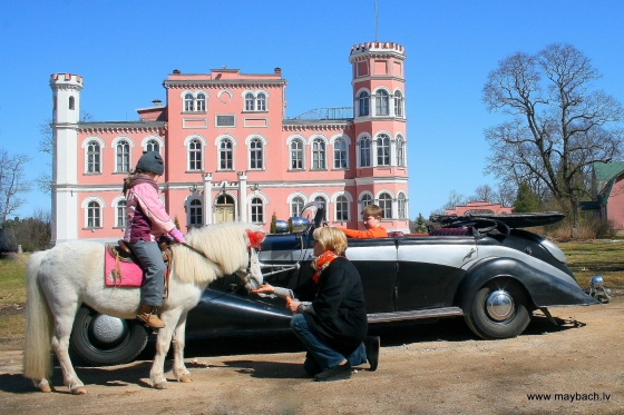 FAMILY WEEKEND IN BIRINI CASTLE , LATVIA.